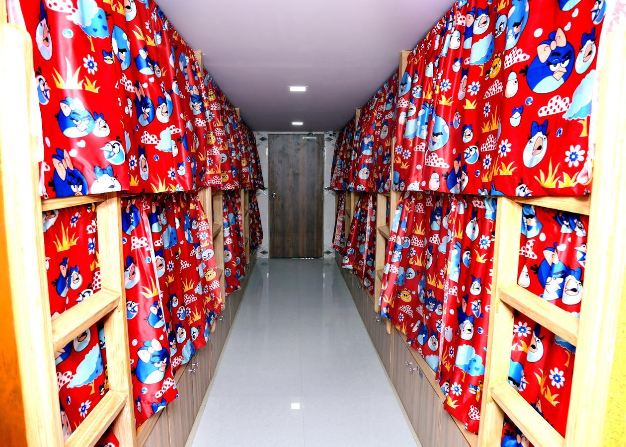 Delta Dormitory Мумбай Екстериор снимка
