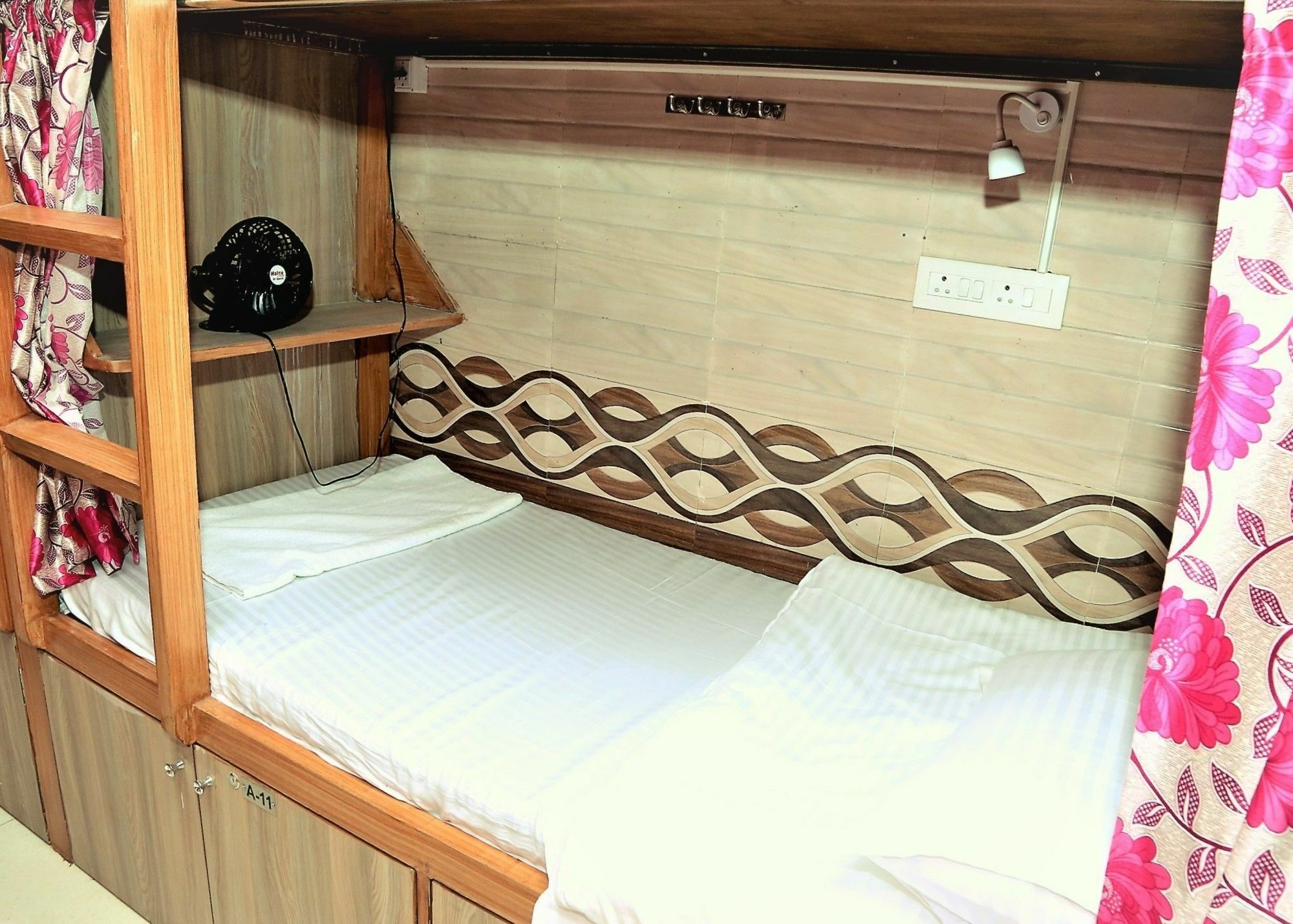 Delta Dormitory Мумбай Екстериор снимка