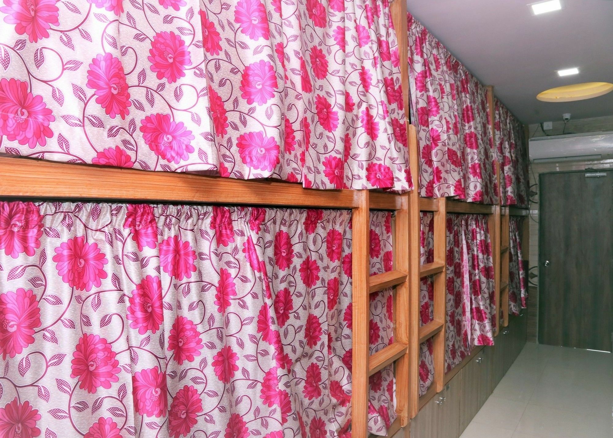 Delta Dormitory Мумбай Екстериор снимка