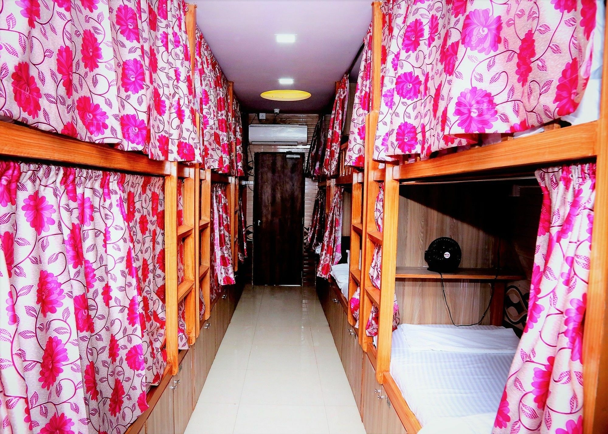 Delta Dormitory Мумбай Екстериор снимка